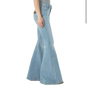 Wrangler Retro Flare - High Rise Helen Size 28x32